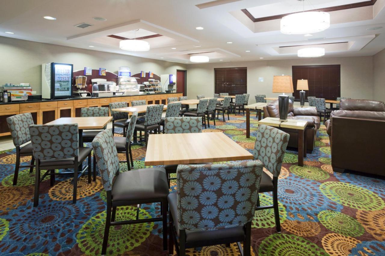 Holiday Inn Express And Suites Rochester West-Medical Center By Ihg Exterior foto